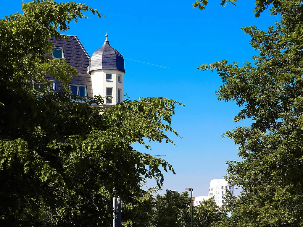 The Red Apartments Дюссельдорф 5*,  Германия
