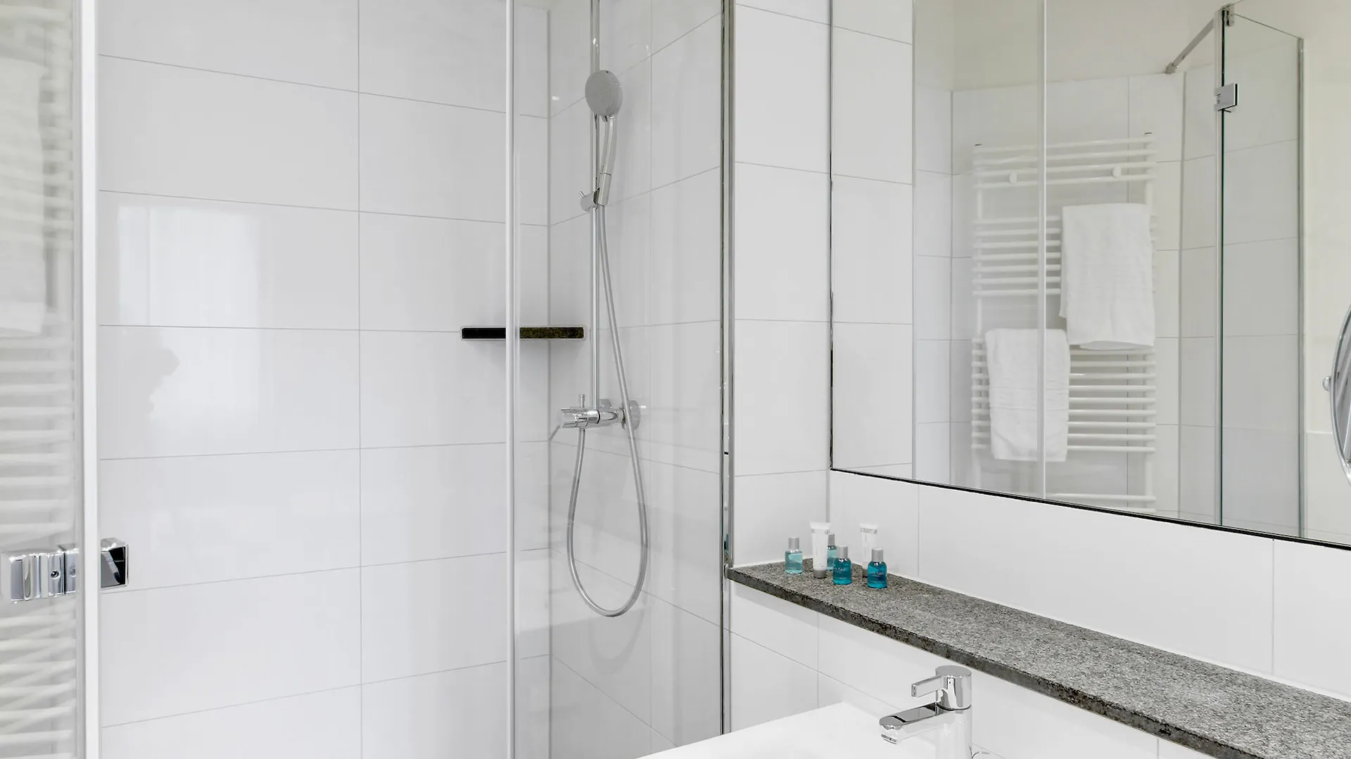 ***** Aparthotel The Red Apartments Duesseldorf Germany